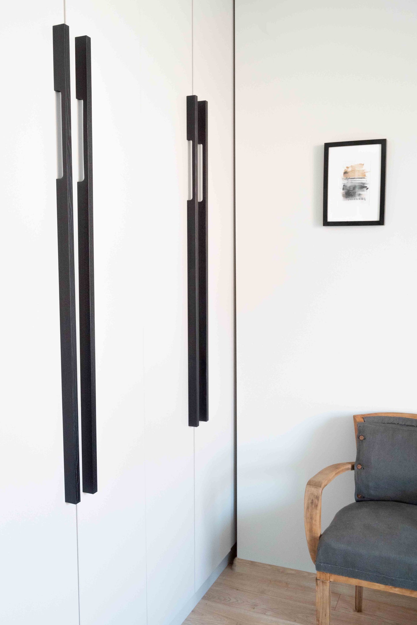 Poignée en bois noir pour portes d’armoire, idéale pour une décoration chic
