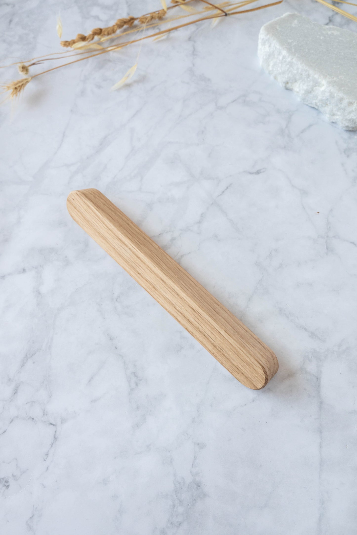 Poignée de meuble en bois massif, design scandinave en chêne
