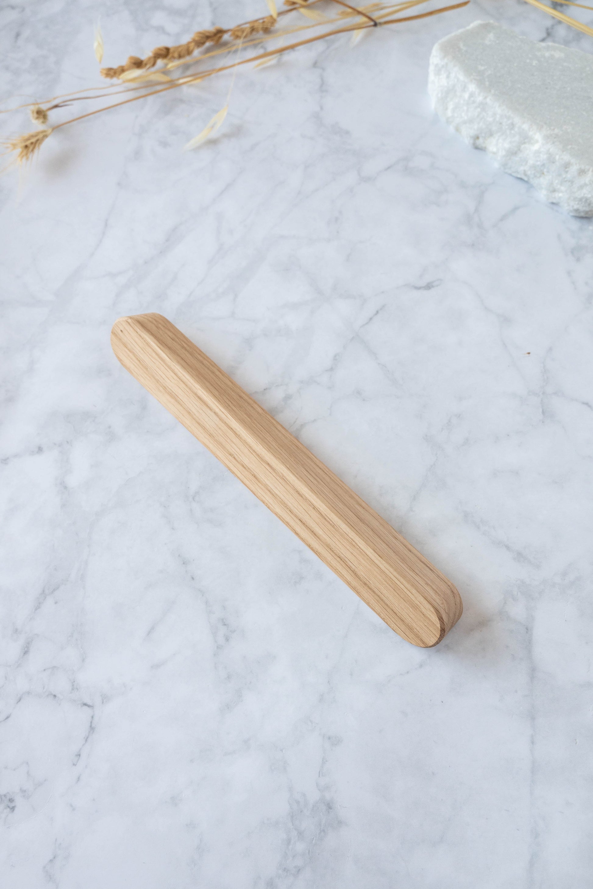 Poignée de meuble en bois massif, design scandinave en chêne
