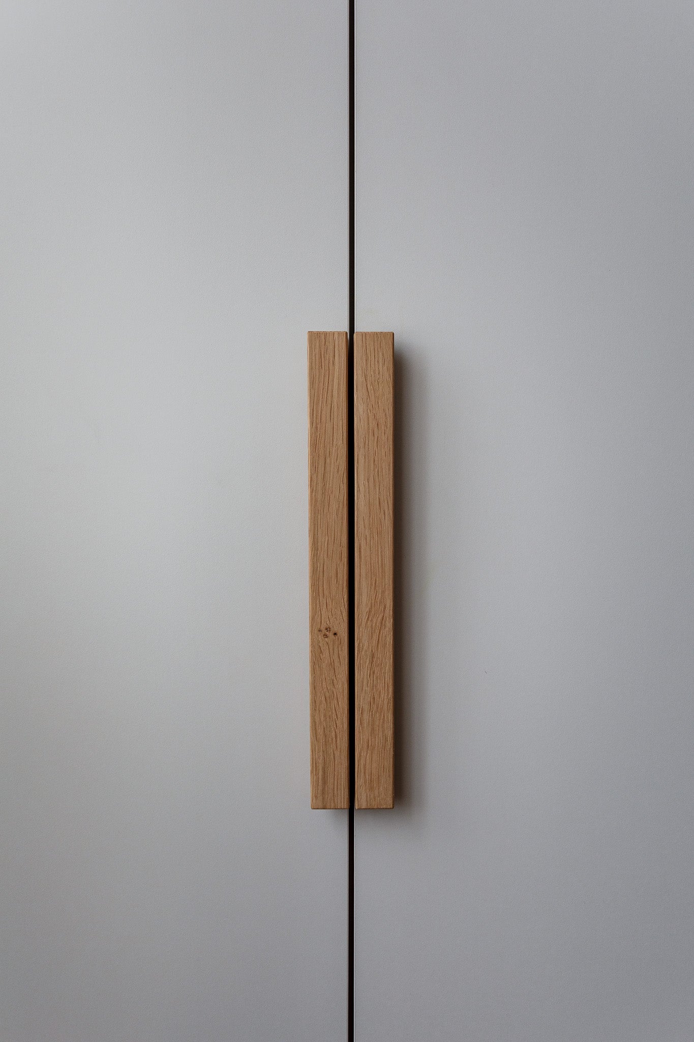 Poignée de meuble en chêne massif, design naturel et artisanal
