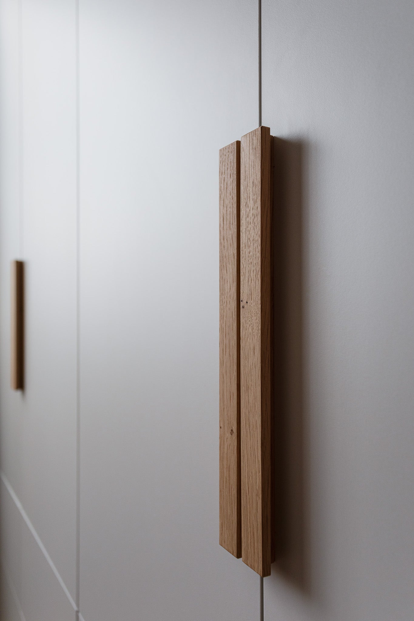 Poignée de meuble en chêne massif, parfaite pour une décoration rustique ou moderne