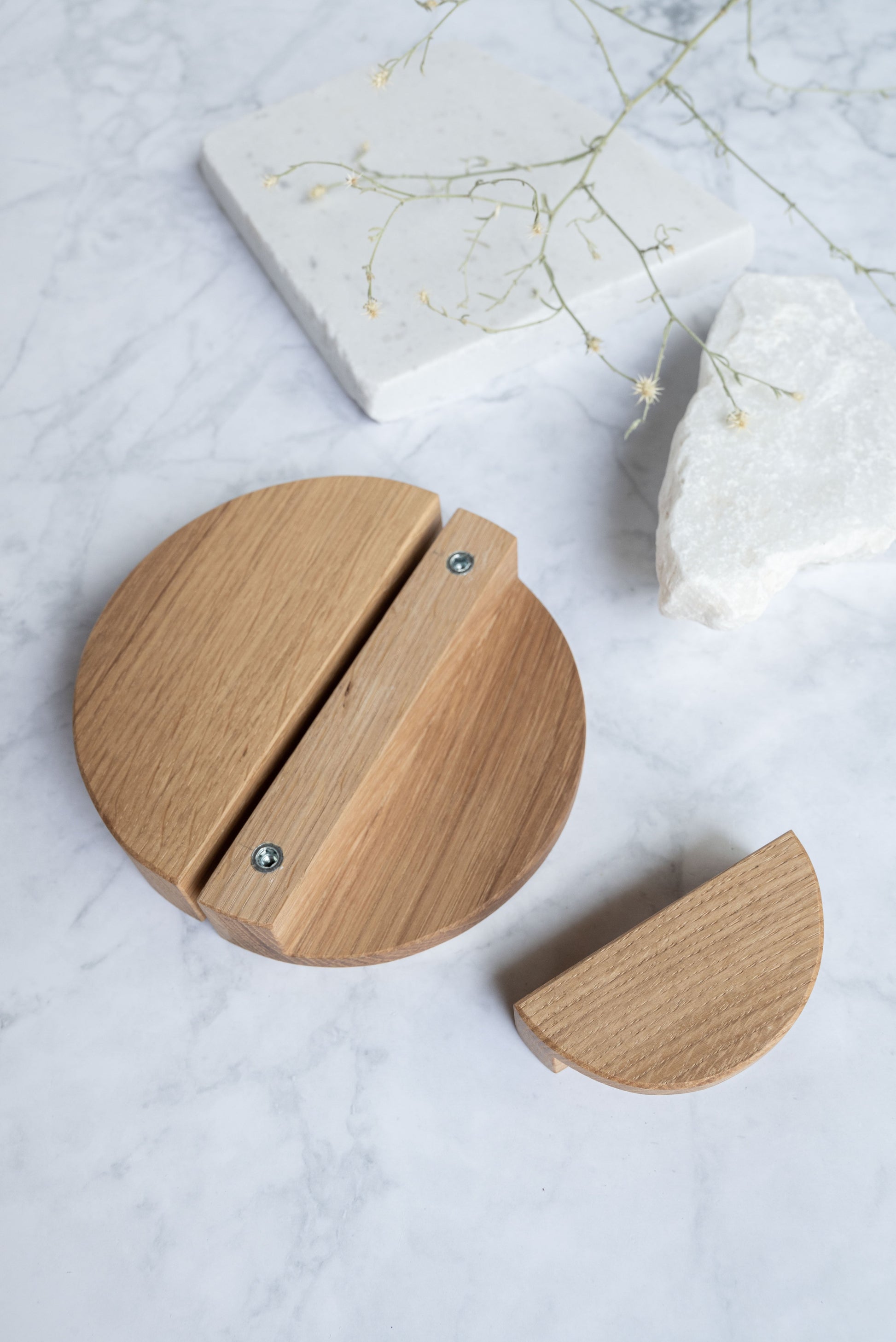Poignée de meuble ronde en bois de chêne massif, finition lisse et raffinée