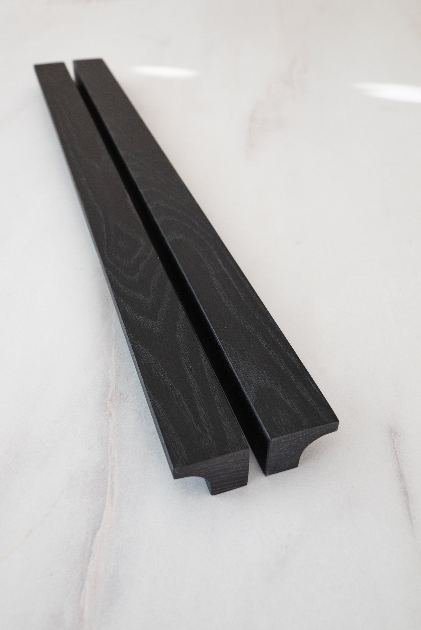 Poignée en bois noir massif pour meubles modernes et contemporains