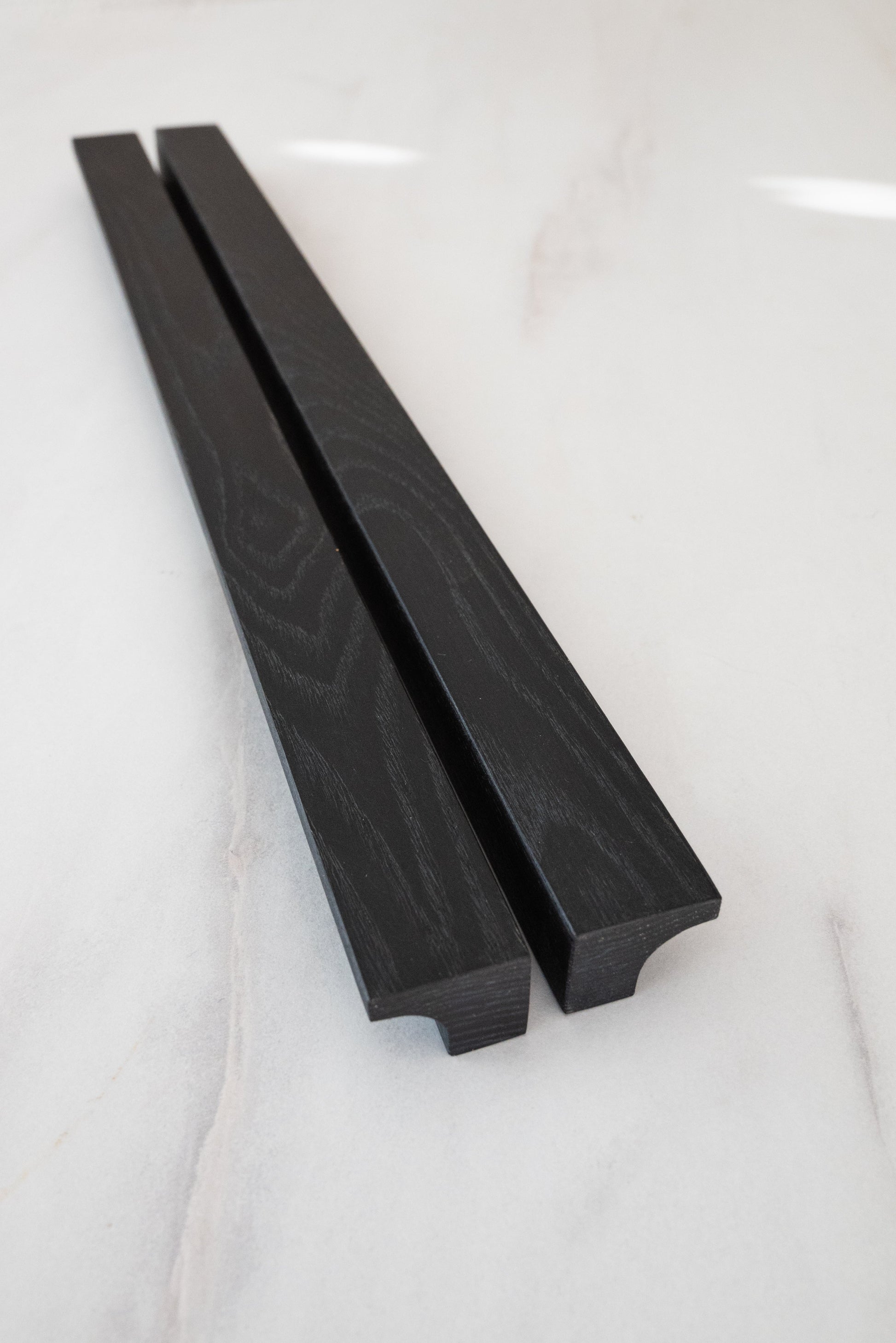 Poignée en bois noir massif pour meubles modernes et contemporains